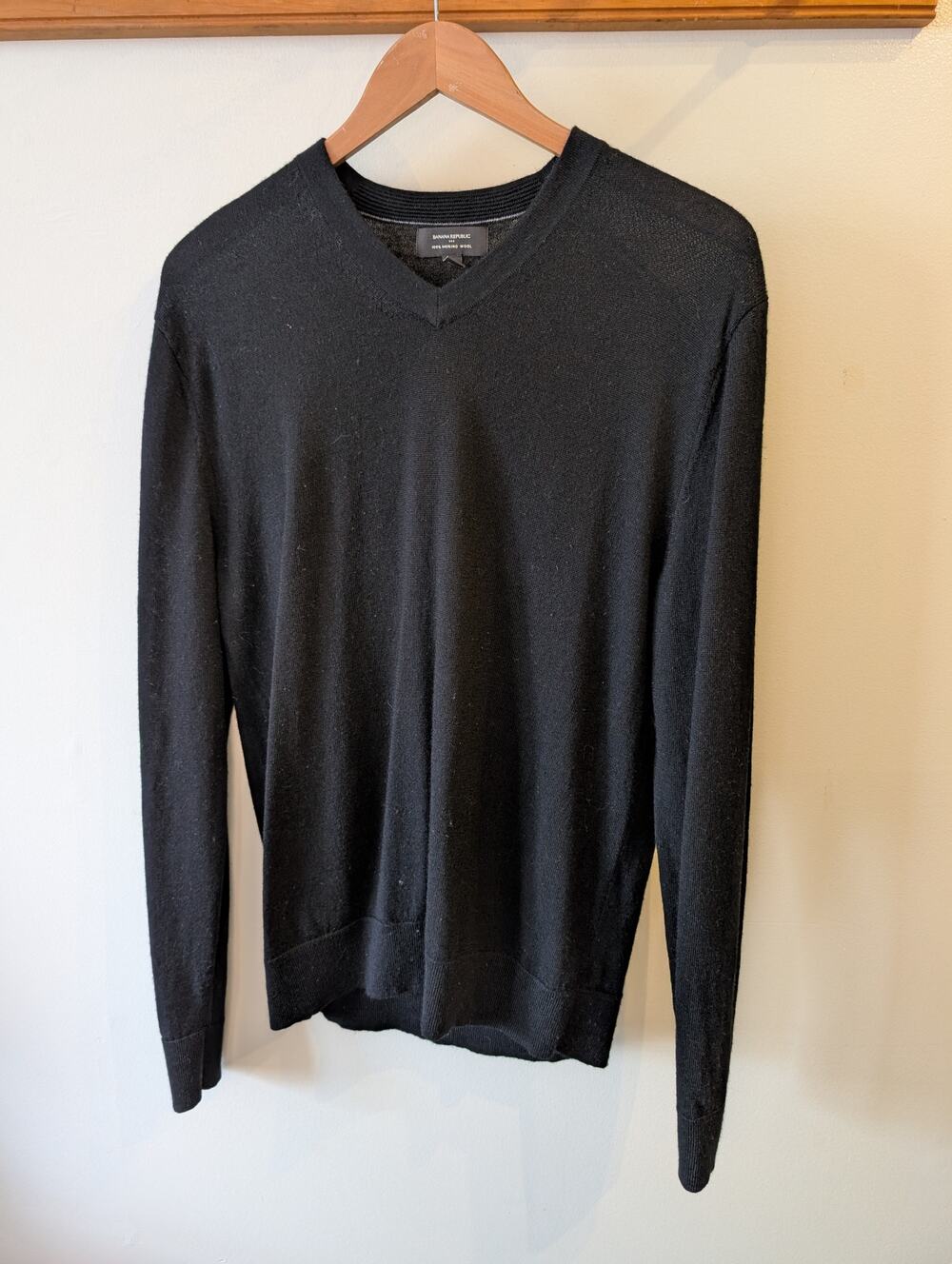 Banana Republic 100% Merino Wool V-Neck Sweater Black Men's Medium